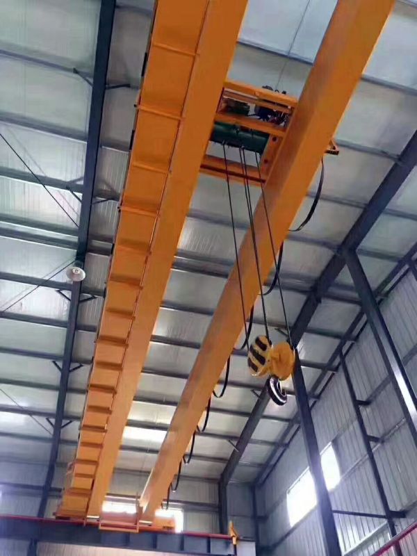 電動(dòng)葫蘆雙梁起重機(jī)